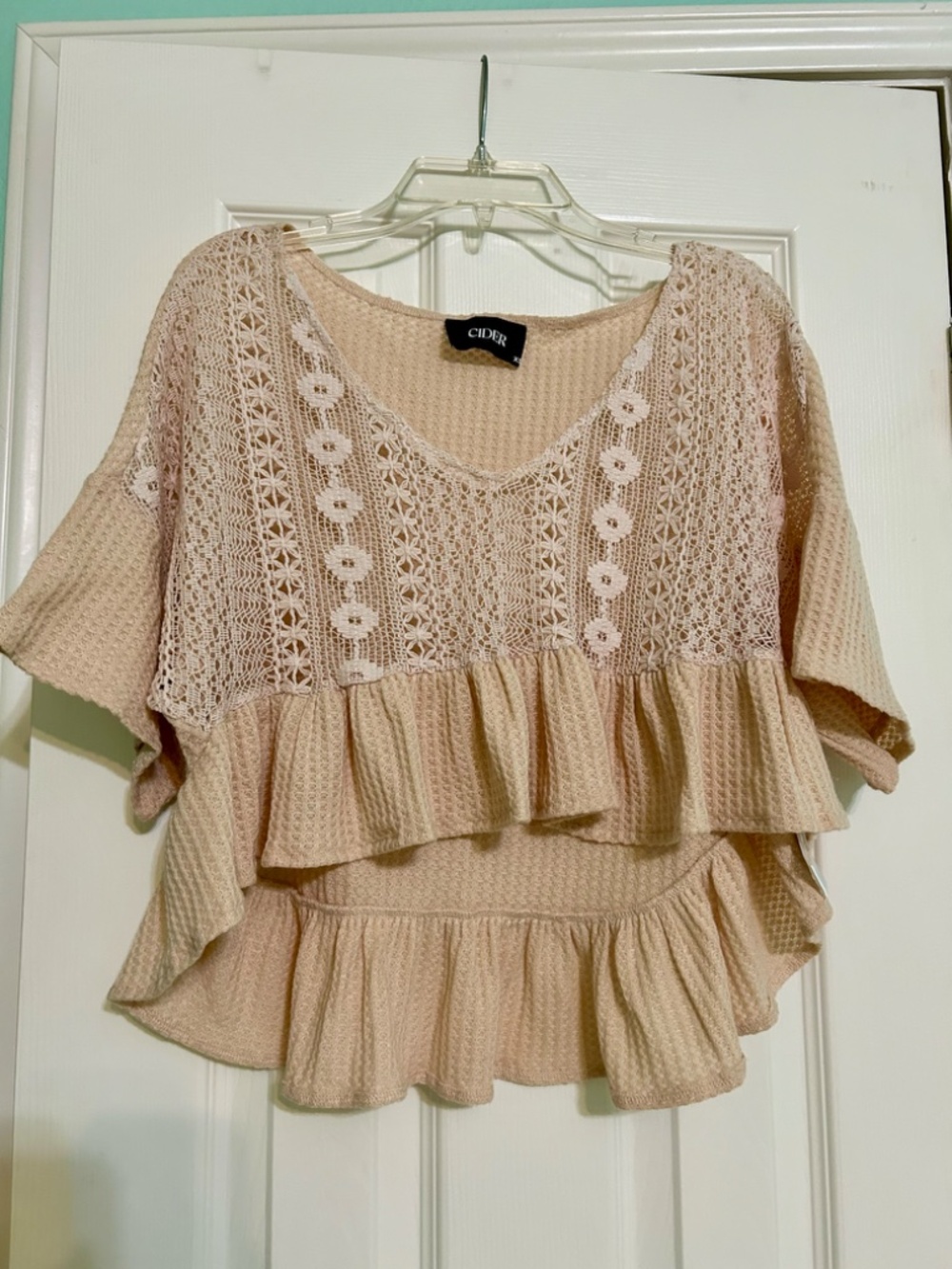 Beige Crop Top Crochet Overlay Ruffle Hem Short Sleeves HiLow Vneck XSmall - Picture 12 of 12
